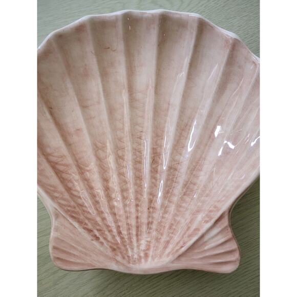 DISH-AMERICAN ATELIER-"By The Sea"-Pink-Shell Shaped-Oven-Dishwasher-Microwave - Picture 2 of 10